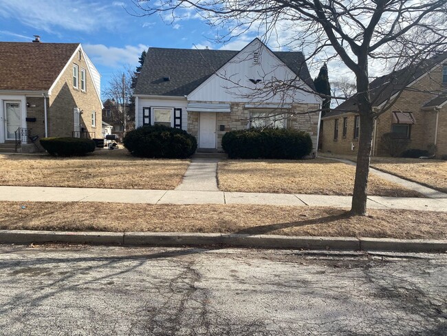 Building Photo - 3Bedroom Single Family Home