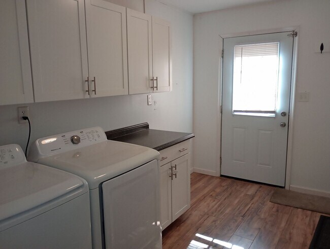 Building Photo - 3 Bedroom, 3 Bath Single Family Home for Rent