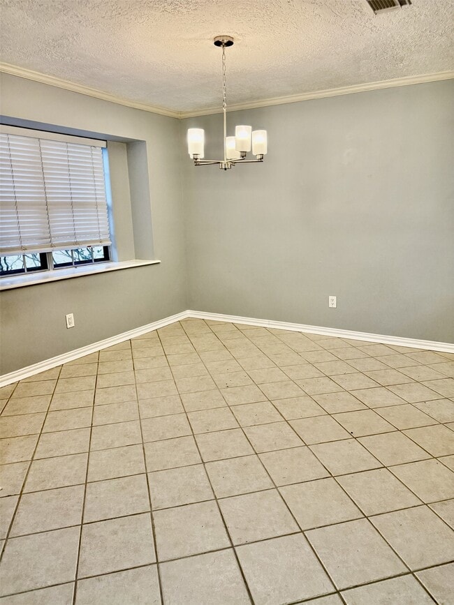 Building Photo - 717 Blue Ridge Dr