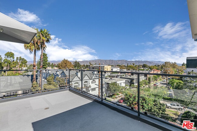 Building Photo - 10824 Blix St