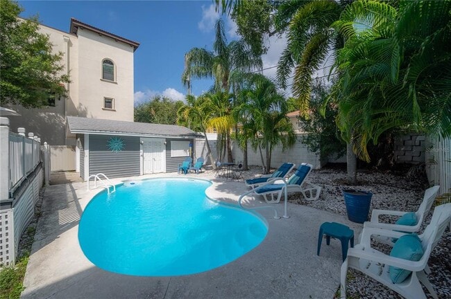 Building Photo - 2921 W El Prado Blvd