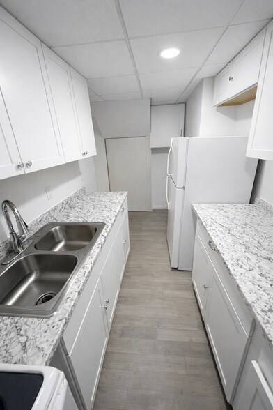 Building Photo - 100 Lake Ave