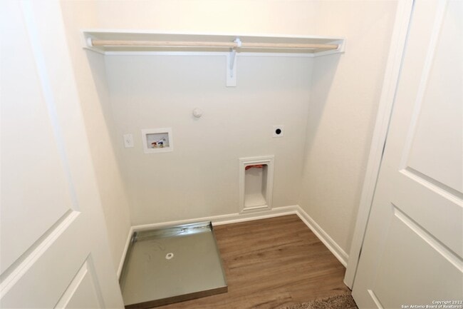 Building Photo - 2515 Lynwood Bnd