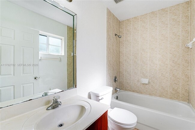 Building Photo - 631 SW 10th St