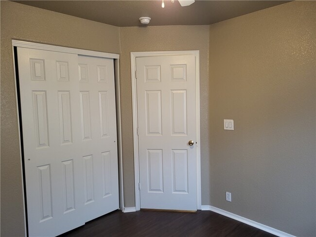 Building Photo - 2538 Country Club Ln