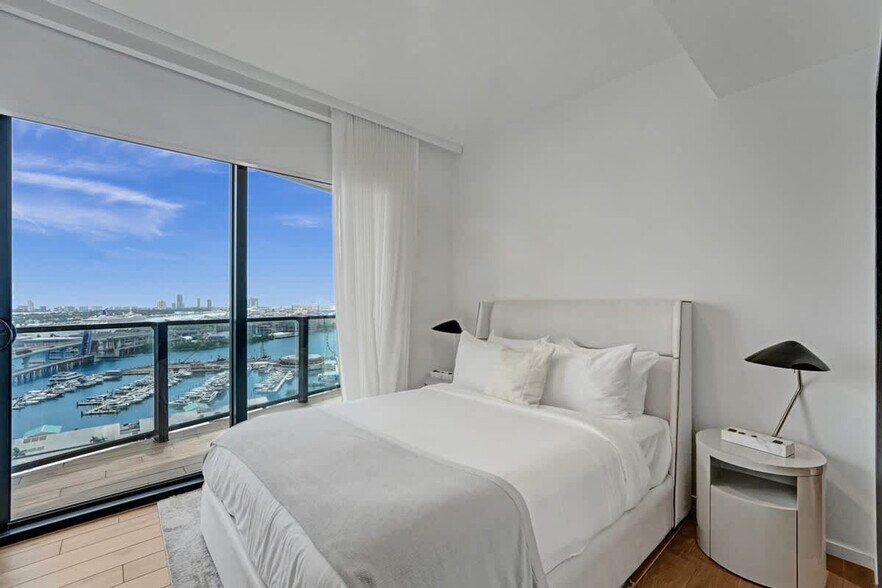 Building Photo - 398 NE 5th St