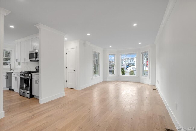 Building Photo - 1 Manhasset Ave