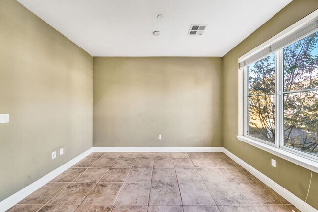 Building Photo - 3-Bedroom Townhome for Rent in Fremont!