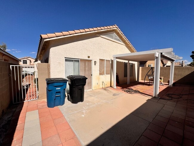 Building Photo - One Story Home For Rent