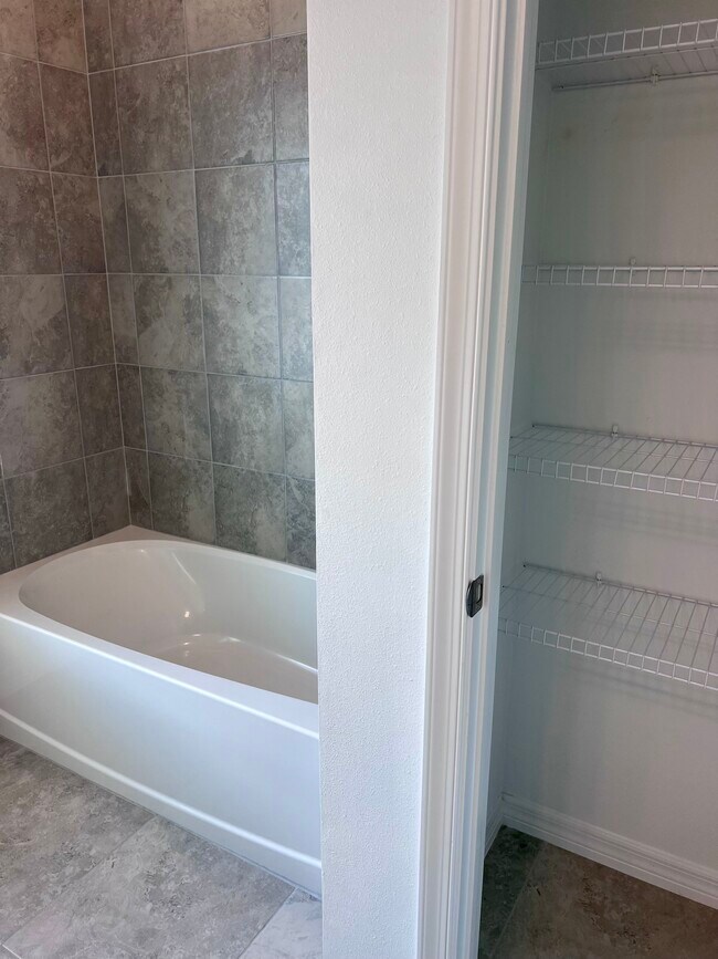 Building Photo - 6125 Planta Ln