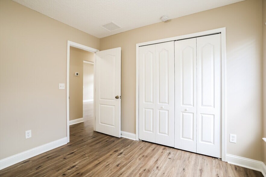 Building Photo - 2620 S Waterleaf Dr