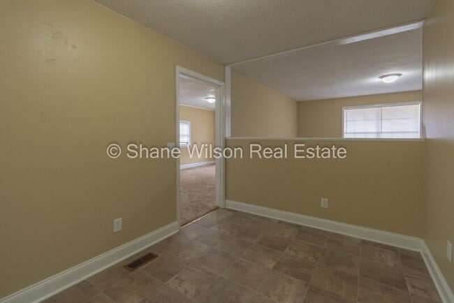 Building Photo - 11 Carroll Ln