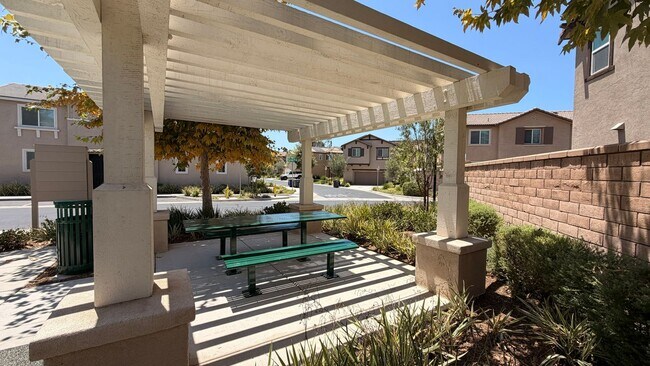 Building Photo - Modern Townhouse in Fairview Community of Bonsall