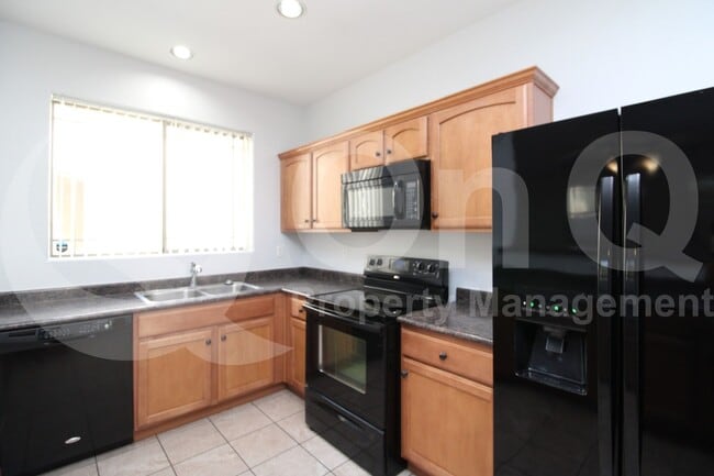 Building Photo - 8147 W Lynwood St