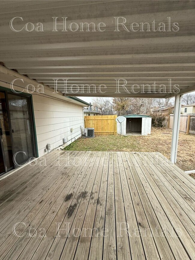 Building Photo - South East side Duplex