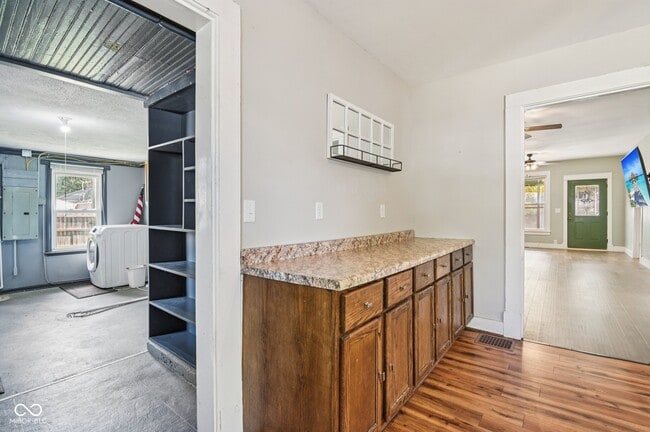 Building Photo - 1920 E 67th St