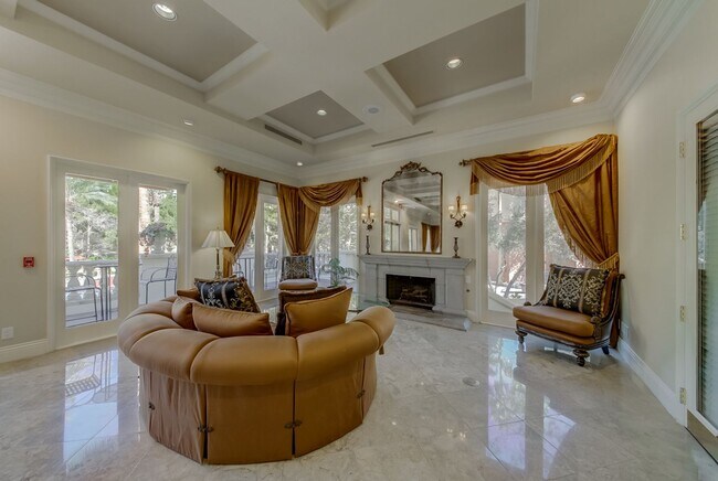 Building Photo - Meridian - Newly Remodeled Luxury Condo Re...