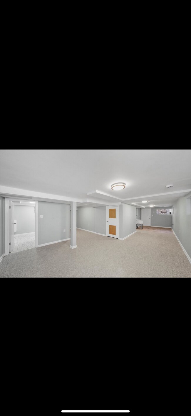 Building Photo - 9339 S Eberhart Ave