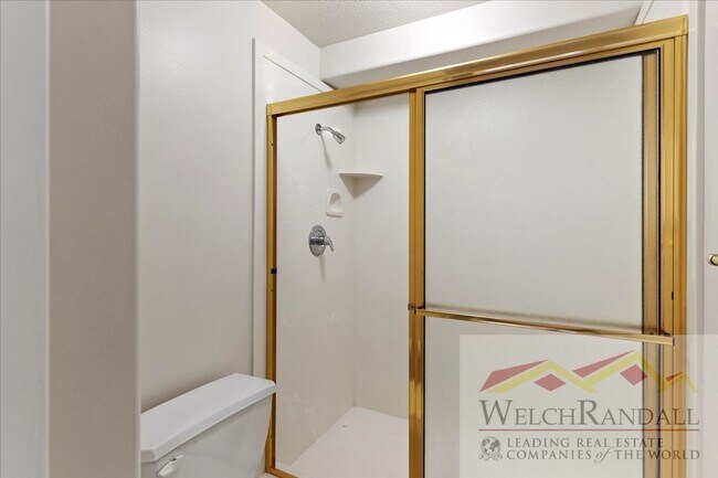 Building Photo - Very Spacious 2 Bedroom 3 Bath Ogden Home