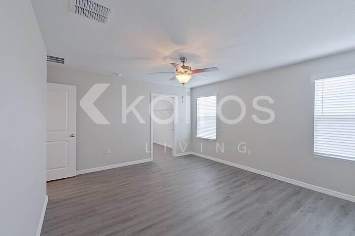 Building Photo - 8650 SW 44th Ct