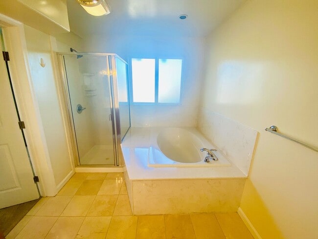 Building Photo - Beautiful Townhome in Downtown San Jose.  ...