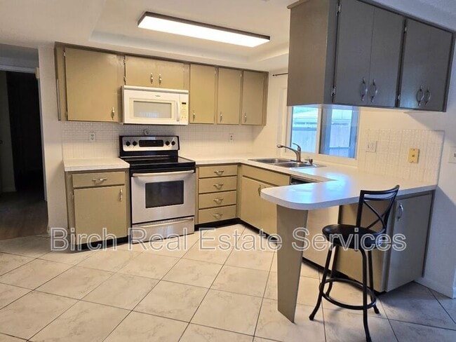 Building Photo - 7435 Live Oak Ln