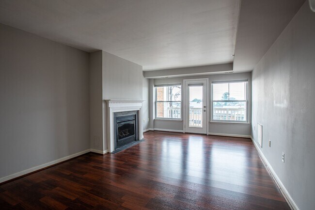 Building Photo - Charming 2 BR/2 BA Condo in Barry Farms!