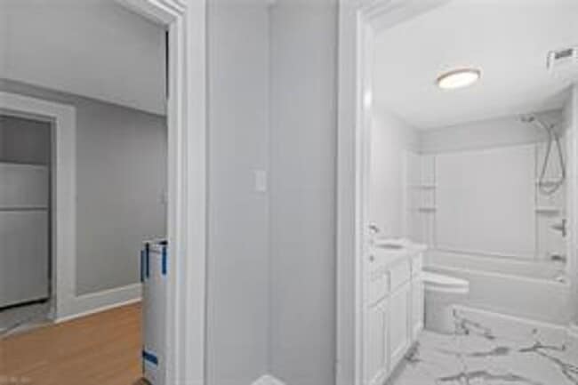 Building Photo - 653 29th St