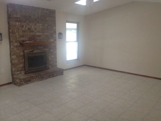 Building Photo - Charming 3-bedroom, 2-bath single-family home for rent