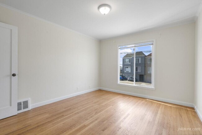 Building Photo - 1290 38th Ave