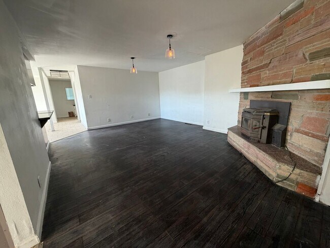 Building Photo - Spacious 4-Bedroom Home on Expansive Lot in the Outskirts of Elk Grove- MORE PHOTOS TO COME!