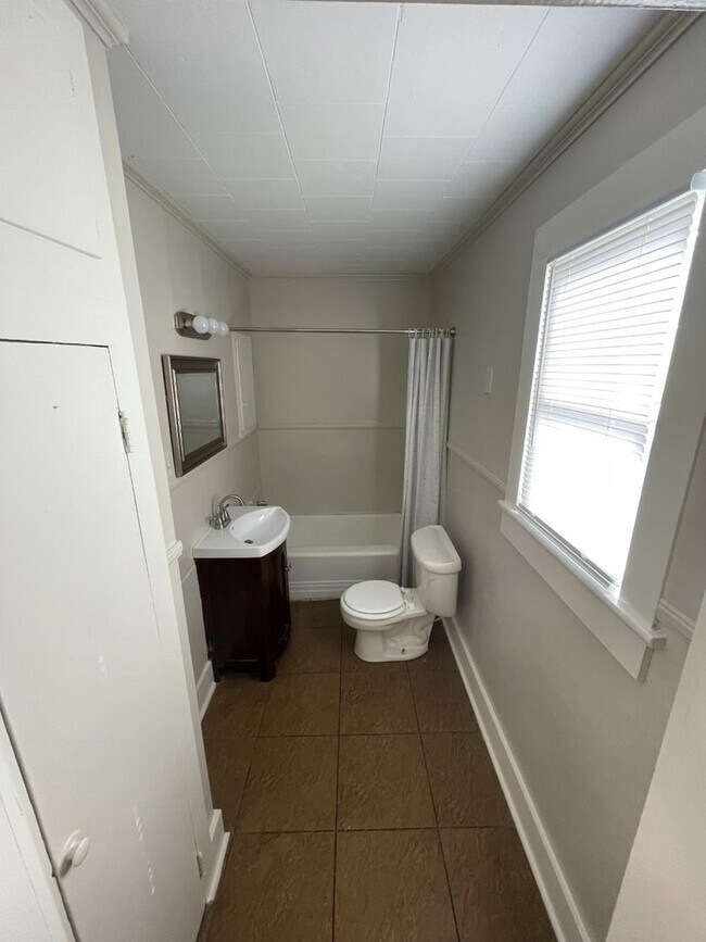 Building Photo - 609 Jefferson Blvd