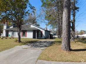 Building Photo - 139 Twin Wood Dr
