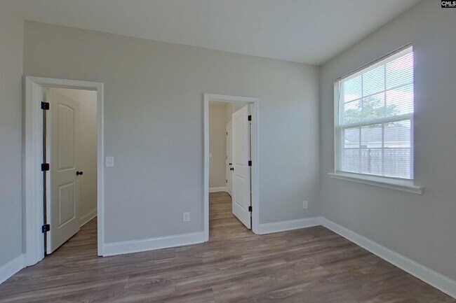 Building Photo - 11 Sedge Ct
