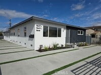 Building Photo - 1547 W 82nd St