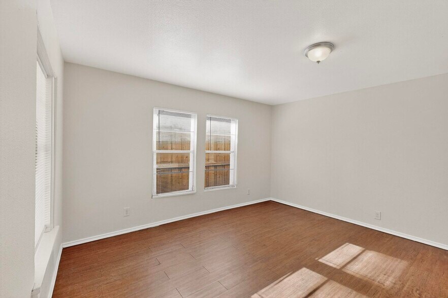 Building Photo - 5645 Santa Fe Ave