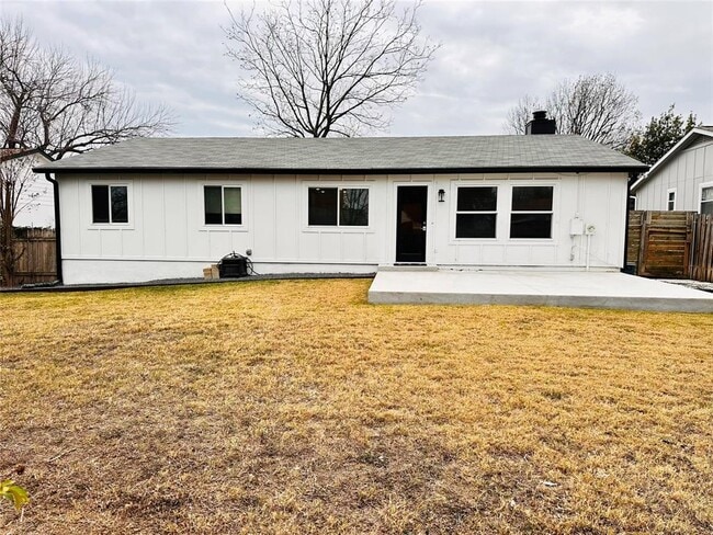 Building Photo - 1608 Charolais Dr