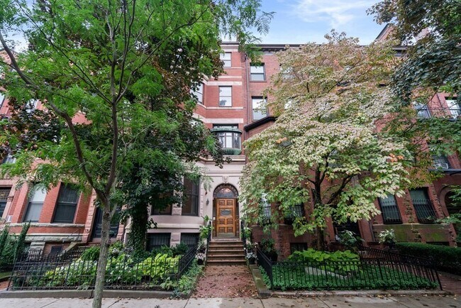 Building Photo - 393 Marlborough St