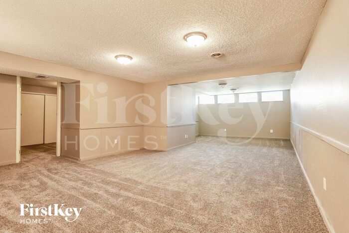 Building Photo - 4231 River Oaks Dr