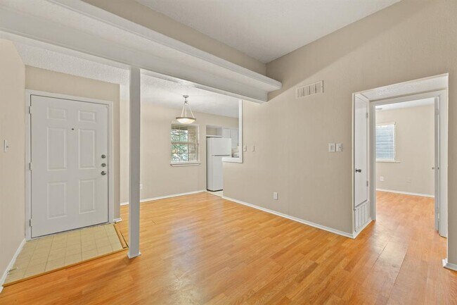 Building Photo - 6901 Woodhue Dr