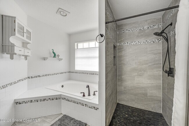 Building Photo - 212 3rd Ave