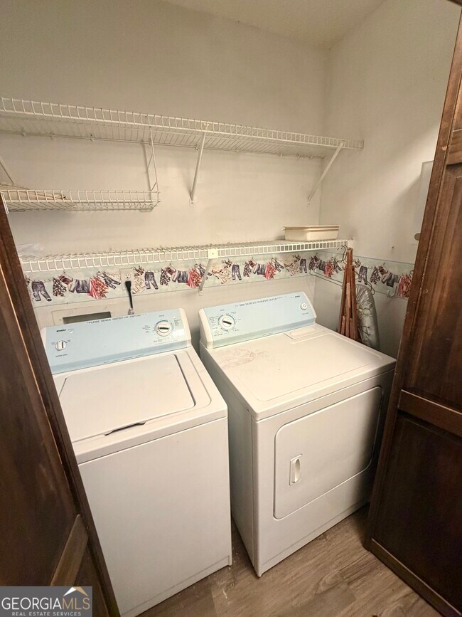 Building Photo - 131 Foxwood Cir