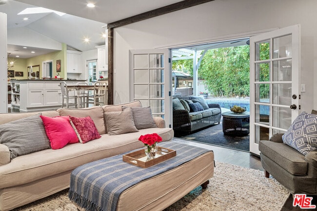 Building Photo - 4537 Agnes Ave