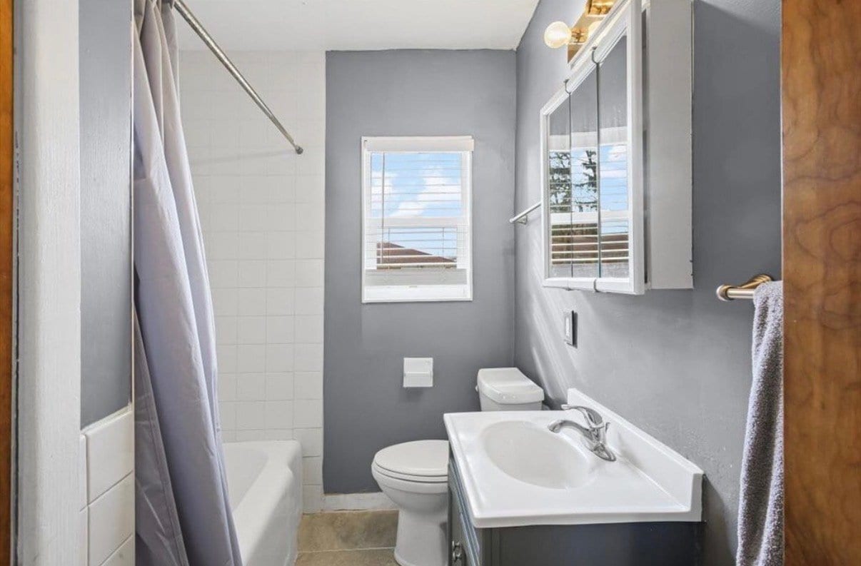 Building Photo - 8 University Ct