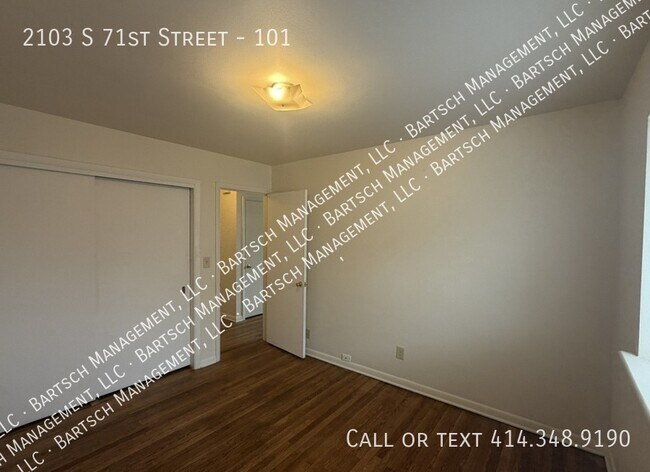 Building Photo - 2103 S 71st St