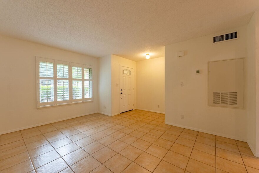 Building Photo - 9604 Blue Creek Ln