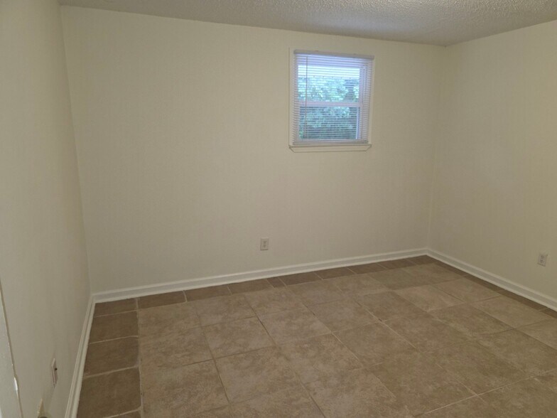 Building Photo - 847 Northern St