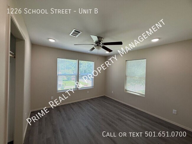 Building Photo - 1226 School St