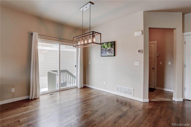 Building Photo - Beautiful 3 Bedroom 3 Bath Home Available ...