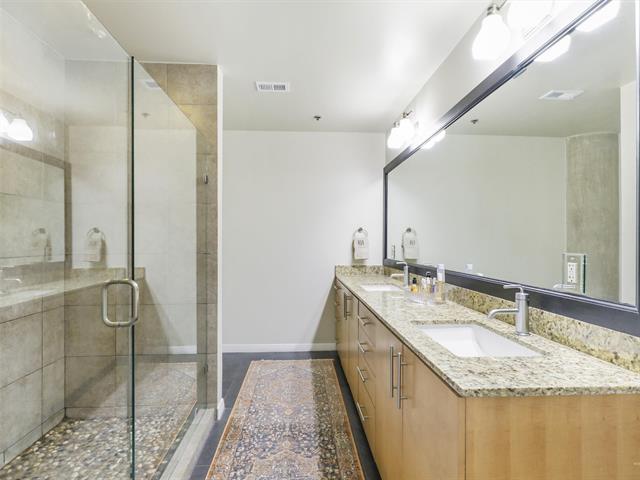 Building Photo - 1001 Belleview St